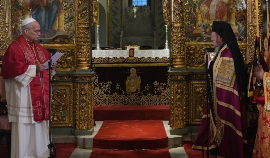 Papa 14. Leo, Fener Rum Patrikhanesi’ni ziyaret edip halka açık ayine katıldı