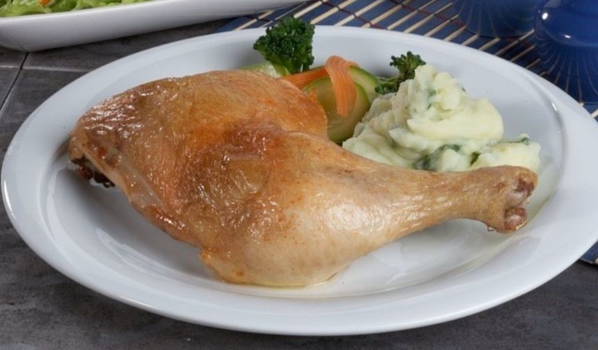 Tavuk zehirlenmeleri neden oluyor? Yemeden önce bunlara dikkat!