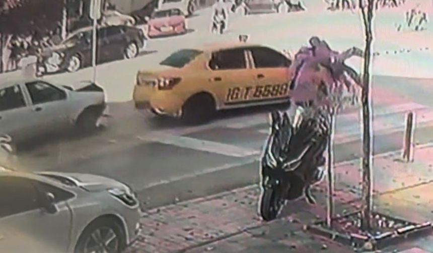 Yaya geçidinde zincirleme kaza: Anne ve oğlu yaralandı!