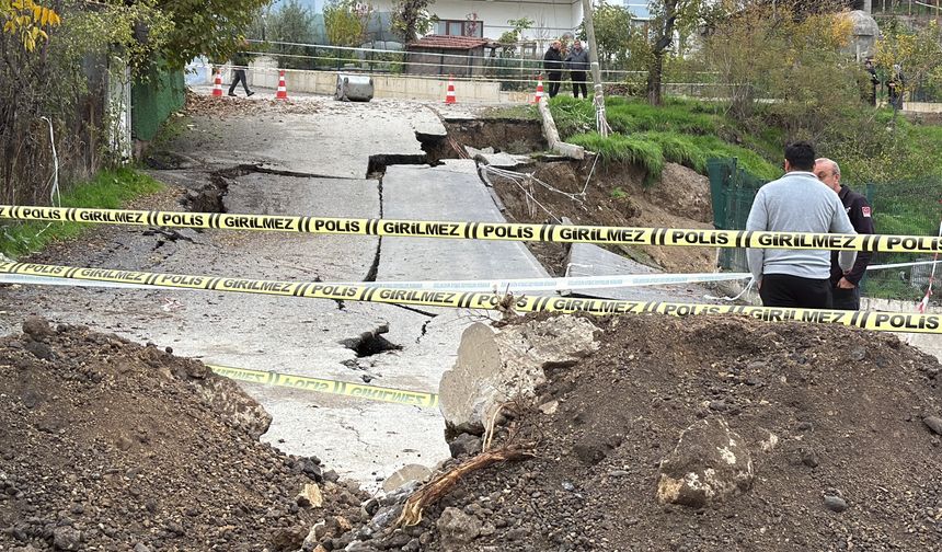 Facianın kıyısından dönüldü! İlkokulun yanındaki yol çöktü