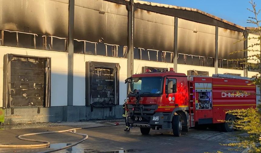 Denizli'de korkutan yangın: Filtre fabrikası küle döndü