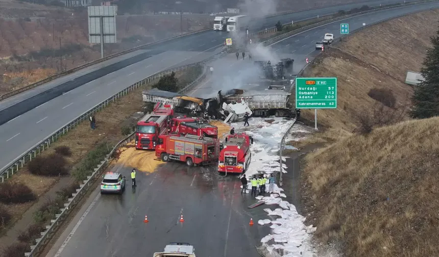 Otoyolda tırlar birbirine girdi!