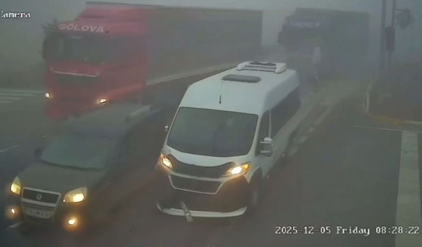 Zincirleme trafik kazası kameralarda! 20 yaralı