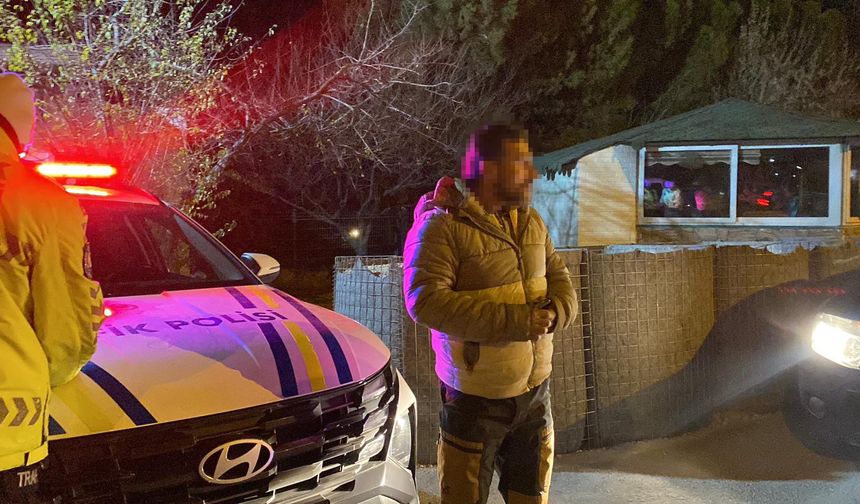 Ehliyetsiz sürücü ‘2 milyon krom getirdim’ diyerek polise direndi! Ceza kaçmadı