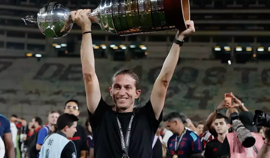 Filipe Luis'den büyük başarı: 1 yılda 5 kupa!