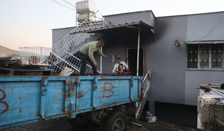 Hafta sonu gezmeye giden aile döndüğünde şoke oldu! Bütün eşyaları...
