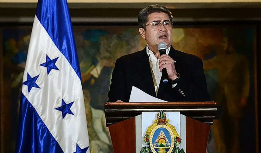 Trump'tan kafa karıştıran hamle! 45 yıl hapis cezası alan Honduras'ın eski liderini resmen affetti