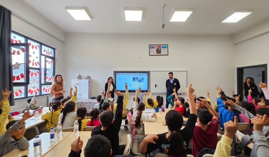 İzmir Metro AŞ’den 320 öğrenciye güvenli ulaşım dersi