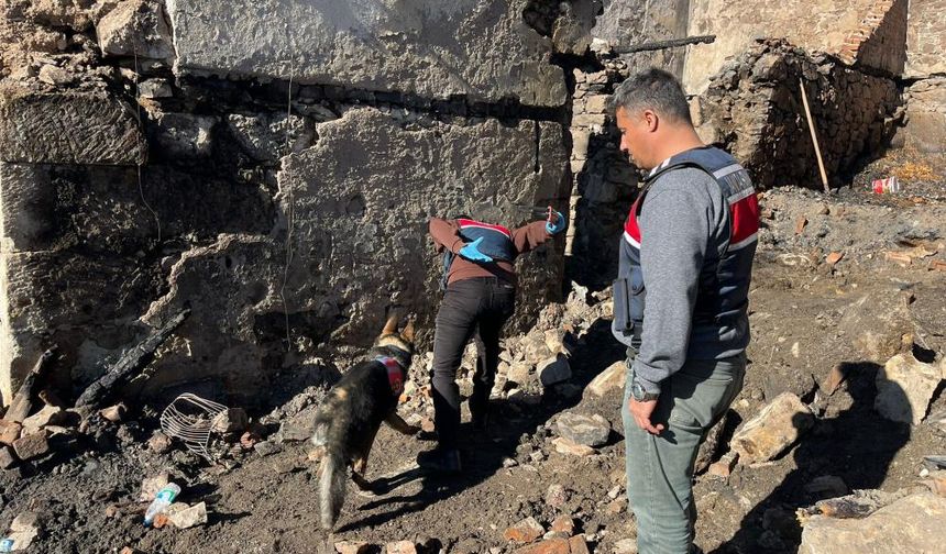 Manisa'da 5 ev kül olmuştu: Yangında ölen kadının cansız bedenine ulaşıldı!
