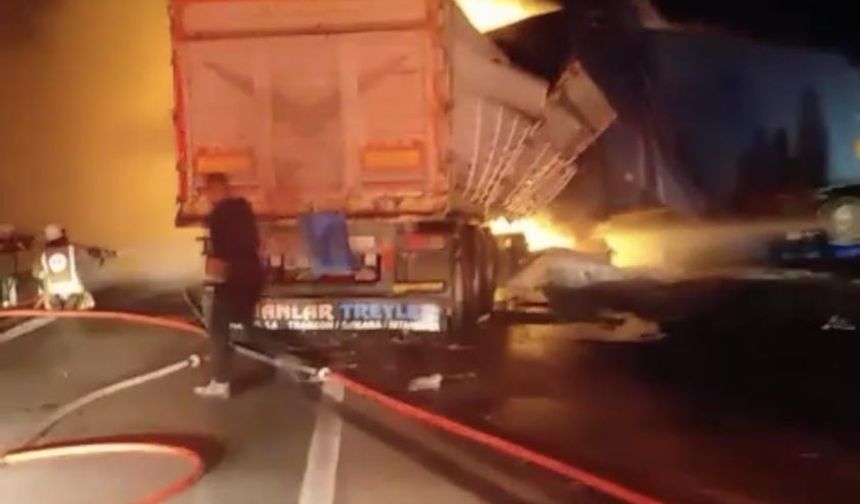 İzmir-İstanbul Otoyolu’nda iki tır çarpıştı: Alevler yükseldi, yol savaş alanına döndü