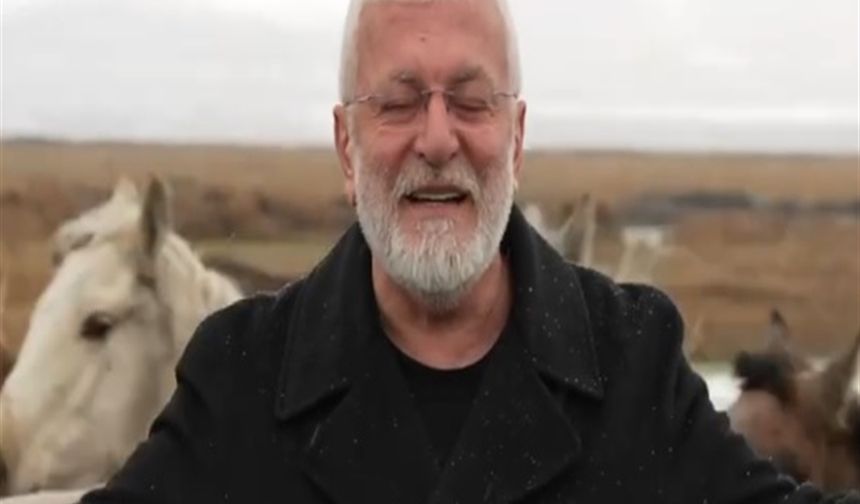 Sanatçı Onur Akın'ın talihsiz anları: Klip çekimi esnasında at çarptı!