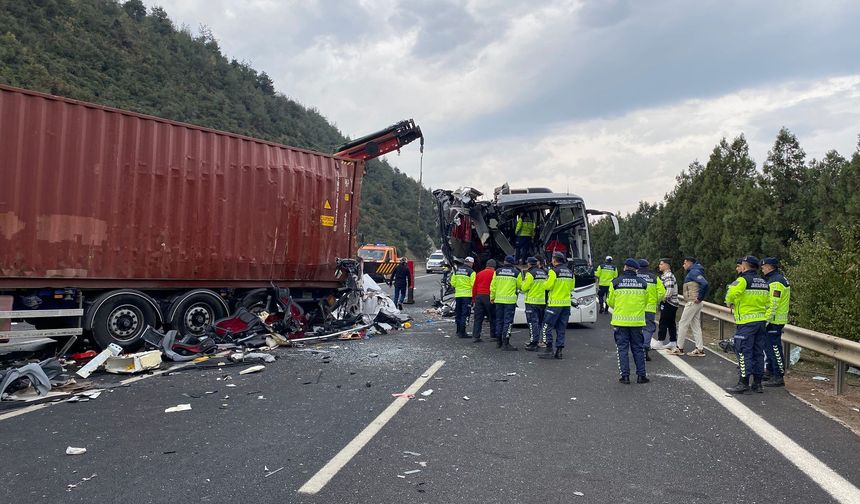 Osmaniye'de feci kaza!  6 ölü 11 yaralı!