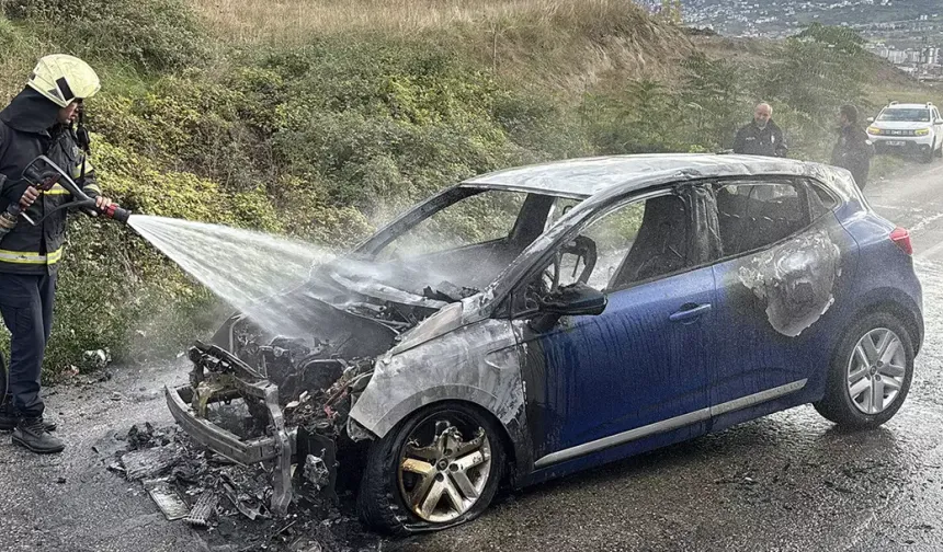 Ünlü futbolcunun kullandığı otomobil seyir halindeyken alev aldı!