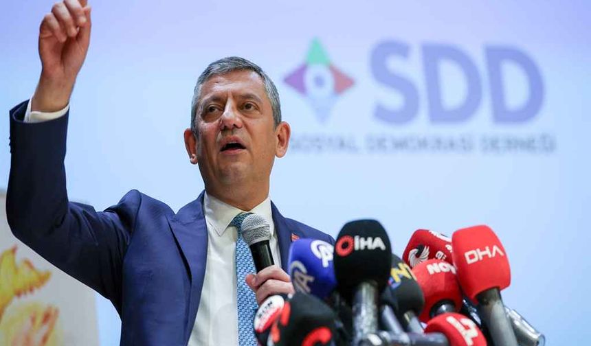 Özel’in canlı yayın gafı tepkileri çığ gibi getirdi: Bizim adayımız...