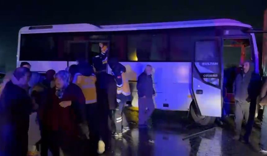 Sakarya'da feci kaza! 12 kişi yaralandı