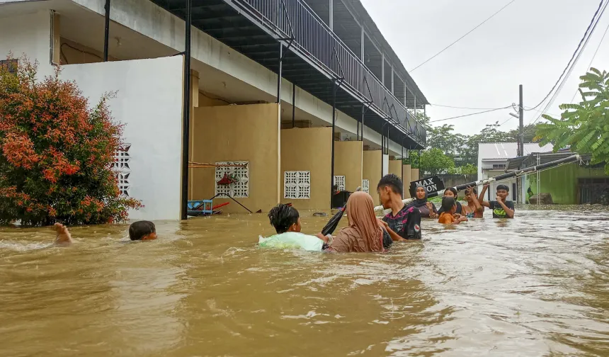 Sel felaketinde bilanço artıyor: 800'den fazla ölü!