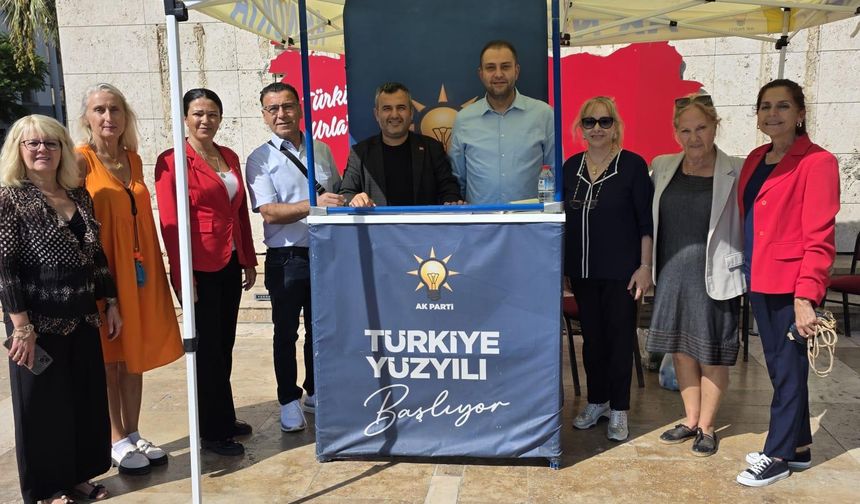 Sokak sokak üye kaydı: AK Parti İzmir teşkilatının yüksek temposu kenti hareketlendirdi