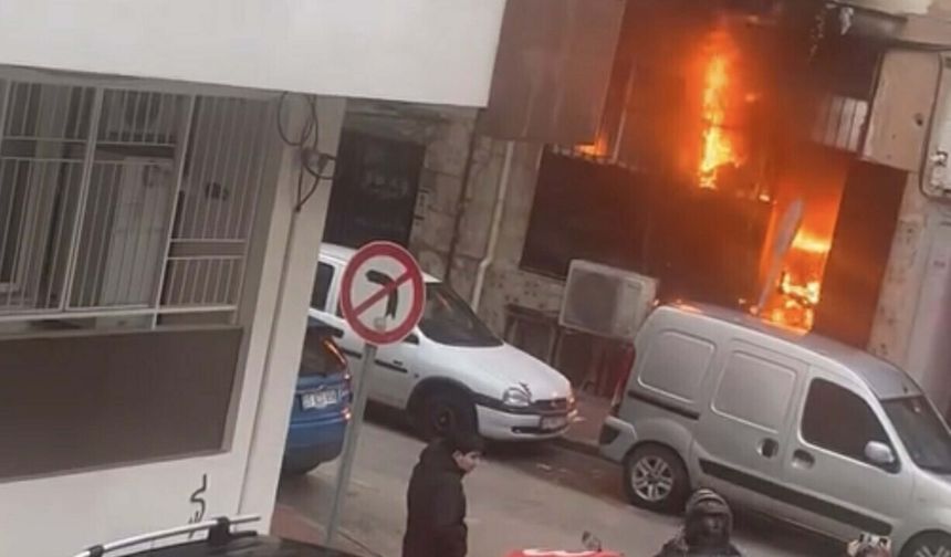 Alevler ikinci kata kadar yükseldi! Şehzadeler’de yangın paniği