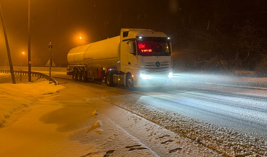 Bolu Dağı’nda kar etkili olmaya başladı! Ekipler teyakkuza geçti