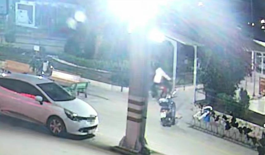 Refakatçi olarak geldiler, motosikletleri çaldılar!