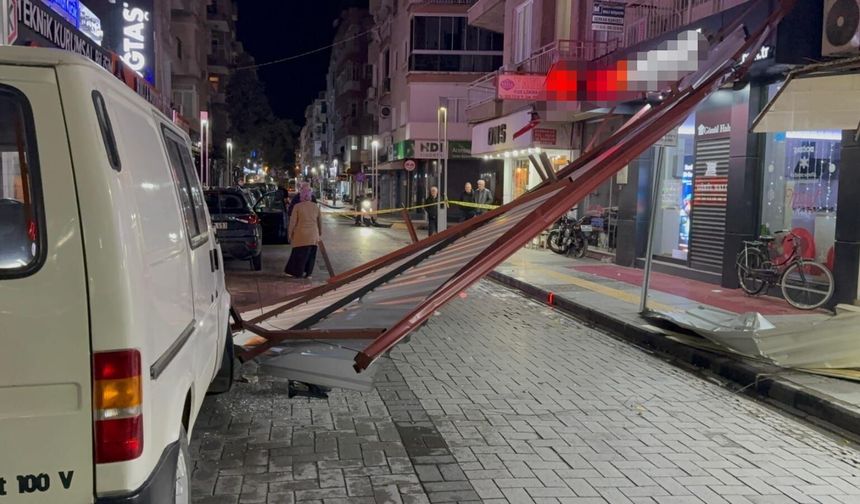 Turgutlu’da kuvvetli rüzgar çatıyı uçurdu