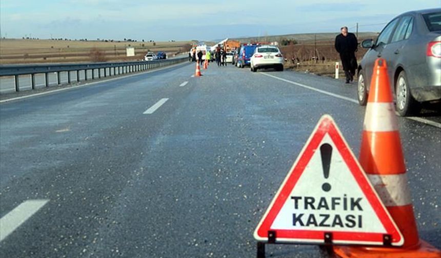 Manisa Turgutlu’da feci kaza: Traktörle çarpışan otomobilin sürücüsü ağır yaralandı