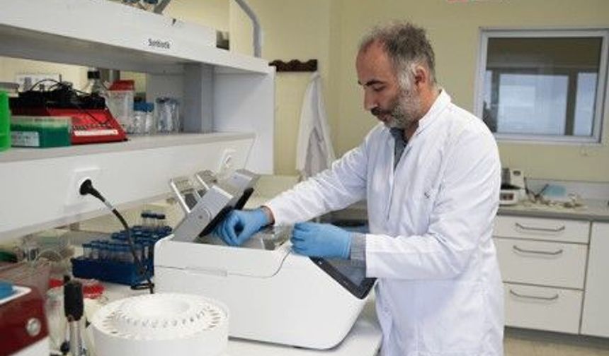 Başarısıyla bilim dünyasını şaşırtan Doç. Dr. Urartu Şeker: Kanser hastalığına ilaç ve tedavi önerecek yetkim yok!