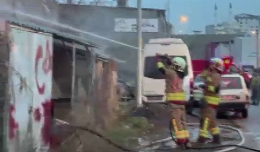 Manisa’da sanayi sitesinde yangın paniği!