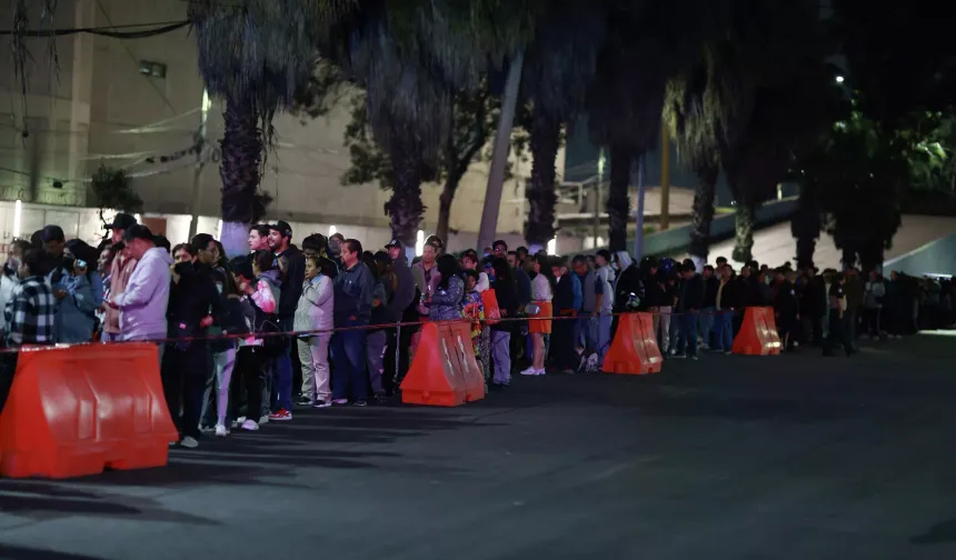 9 bini aşkın doğrulanmış vaka... Salgın hızlıca yayılıyor! Aşılama başladı!