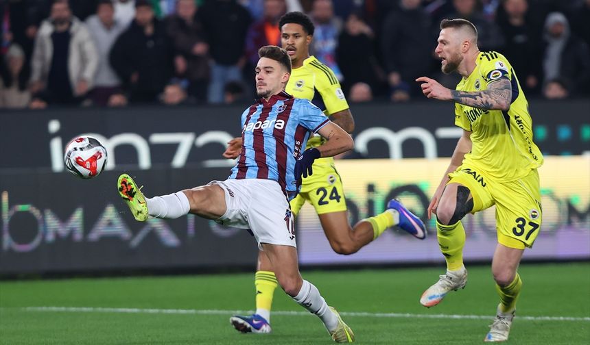 Fenerbahçe ve Trabzonspor karşı karşıya! İlk goller geldi!