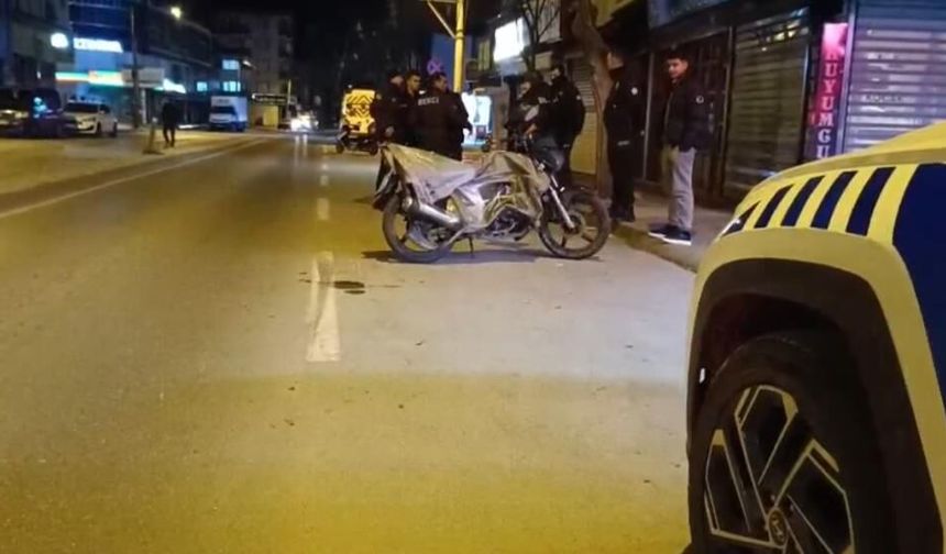 Gece yarısı kazası: Hamile kadın ve eşi yola savruldu