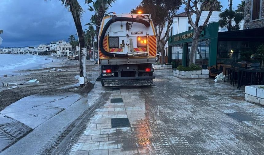 Bodrum sahilleri fırtına sonrası temizlendi: Belediye ekiplerinden kapsamlı çalışma
