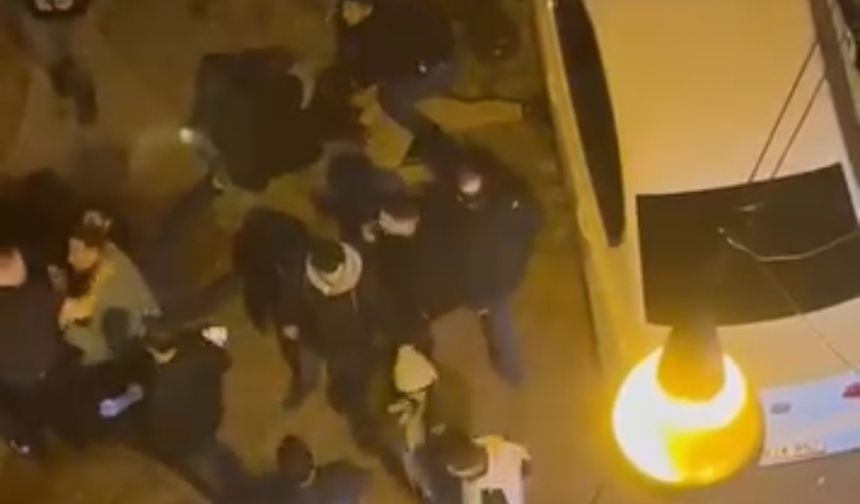 Trafikte kavga! Kaldırımdaki yayaları eziyordu!