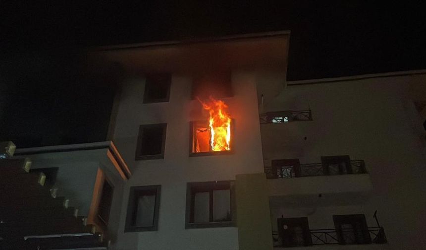 Tartıştığı annesine kızıp evi ateşe verdi! 2’si çocuk 10 kişi dumandan etkilendi