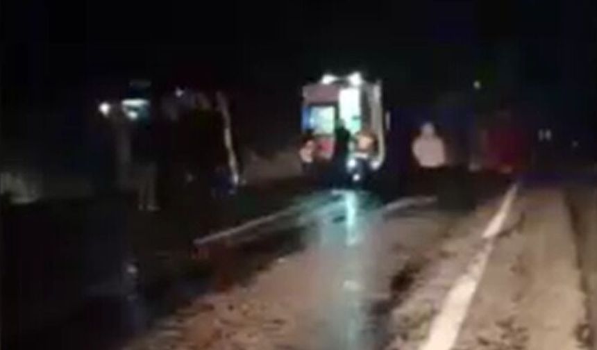 Yardıma giderken kazaya karıştılar: Çanakkale’de itfaiye eri ve tır sürücüsü yaralandı