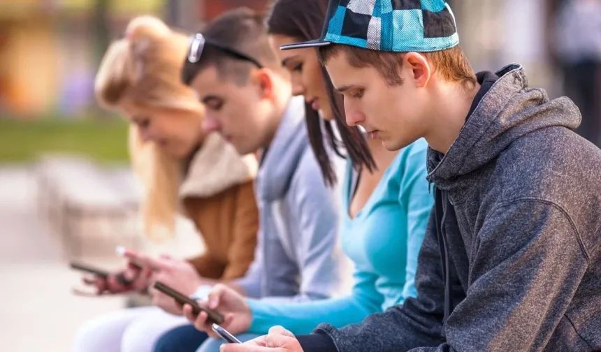 Nörobilimciden Z kuşağı uyarısı: “Ebeveynlerinden daha düşük bilişsel performans gösteriyorlar”