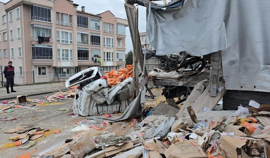 7 araç birbirine girdi! 10'u öğrenci 18 kişi yaralandı