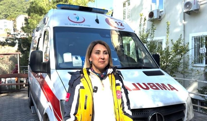 Marmaris’in kadın kahramanı: Ambulansın direksiyonunda can kurtarıyor!