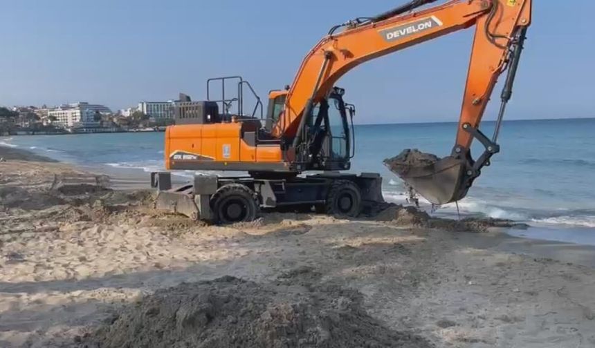 Kuşadası'nın plajları yaz sezonunda misafirlerini bekliyor!