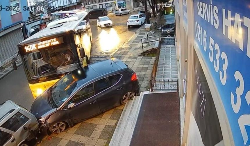 Kontrolden çıkan belediye otobüsü ortalığı birbirine kattı!