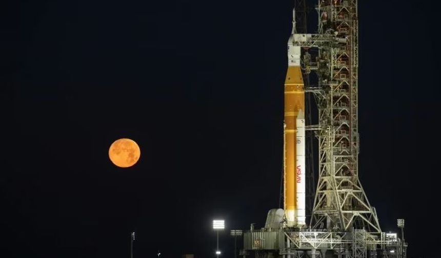 NASA 2030'a kadar Ay'da kalıcı üs kuracak!