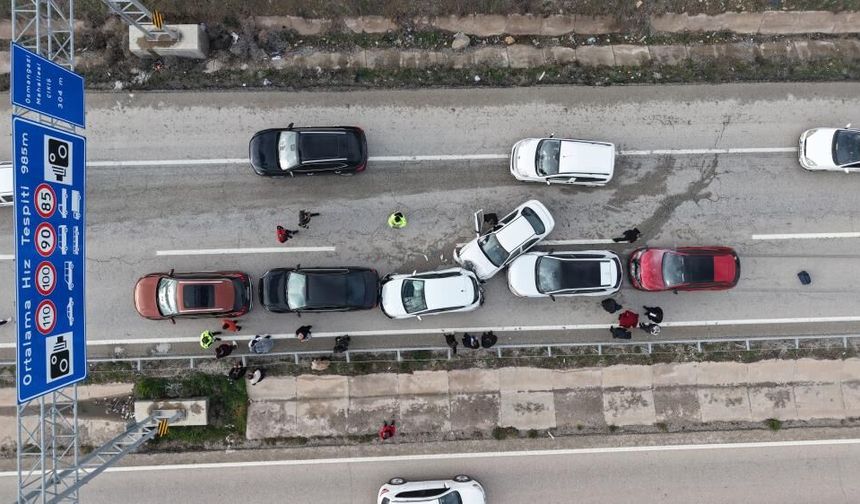 Bayram dönüşü yolunda can pazarı! 6 araç birbirine girdi