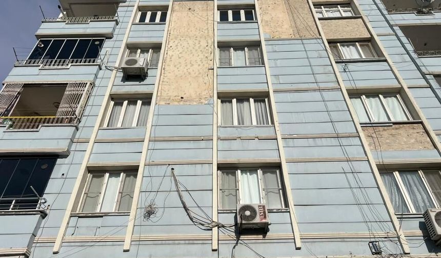 Binadan kopan beton parçası faciaya yol açtı! Hastaneye kaldırıldı