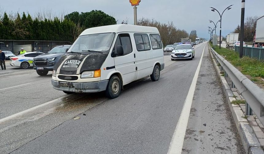 Manisa’da feci kaza: Yolun karşısına koşan yaşlı adama minibüs çarptı