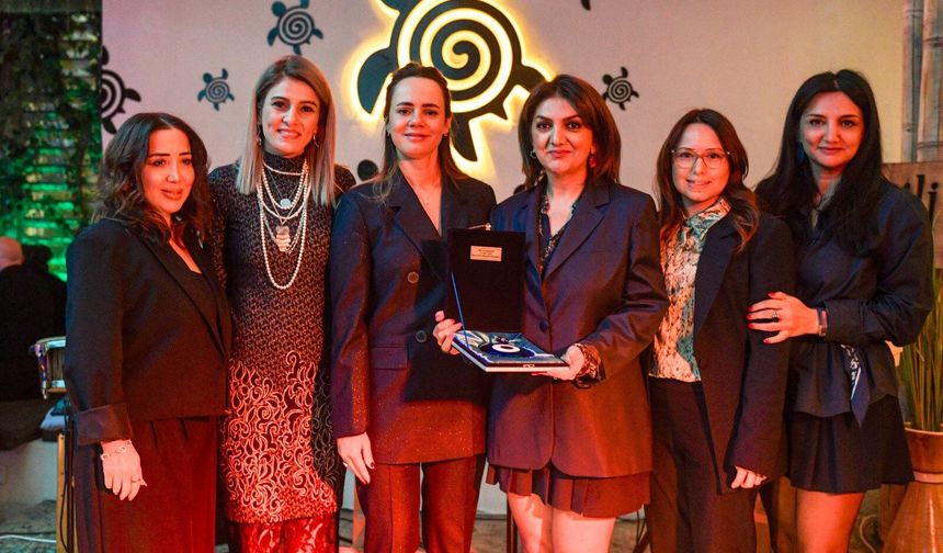 Öznur Tugay’dan 8 Mart mesajı: “Kadınların şiddet görmediği bir dünya için birlikte mücadele etmeliyiz”