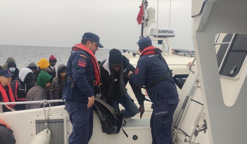 İzmir’de düzensiz göç operasyonu: Urla’da kurtarma, Çeşme’de yakalama