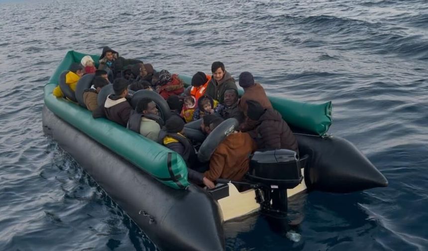 İzmir Seferihisar açıklarında göçmen operasyonu: 43 kişi yakalandı