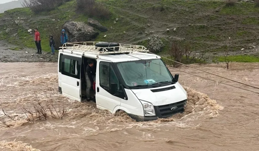 Hastaneye yetiştirilemedi! Taşan dere ölüm getirdi