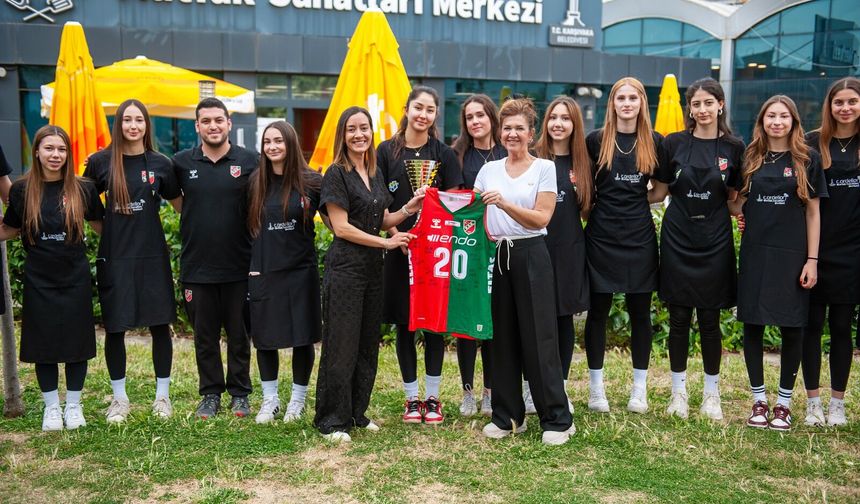 Sahanın şampiyonları bu kez mutfağa girdi: Karşıyaka’nın kızları gururlandırdı!