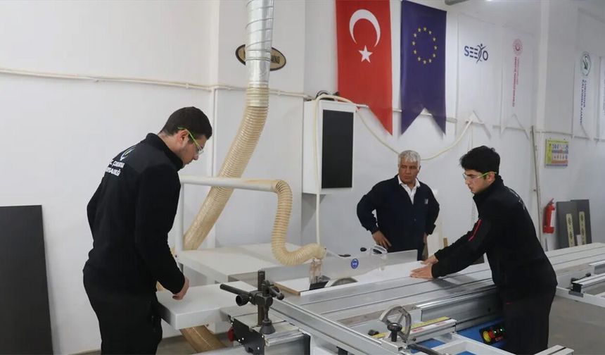 Devlet desteğiyle yenilenen atölyede 12'si kadın 20 kursiyer üretime geçti: Hedefleri...
